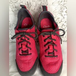 Clarks Privo Women’s size 8 Walking Shoe, low top mesh sneakers, Pink & Gray